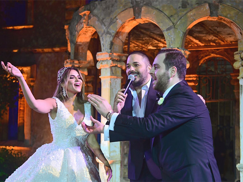 نجوم العالم العربيّ يحتفلون بالعروسين: زفاف أسطوريّ لأنور صادق الصبّاح